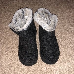 Dear foam women’s boots/slippers size 7-8