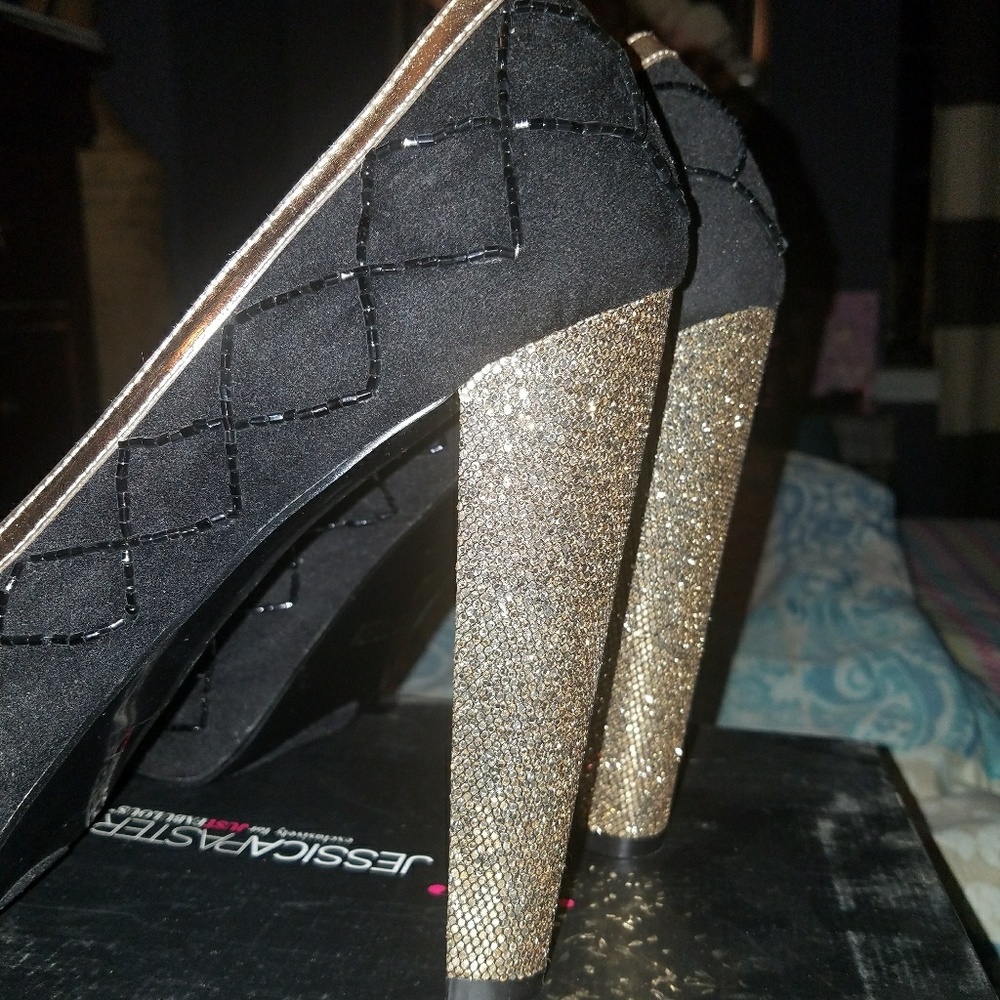 Just Fab Golden Pumps