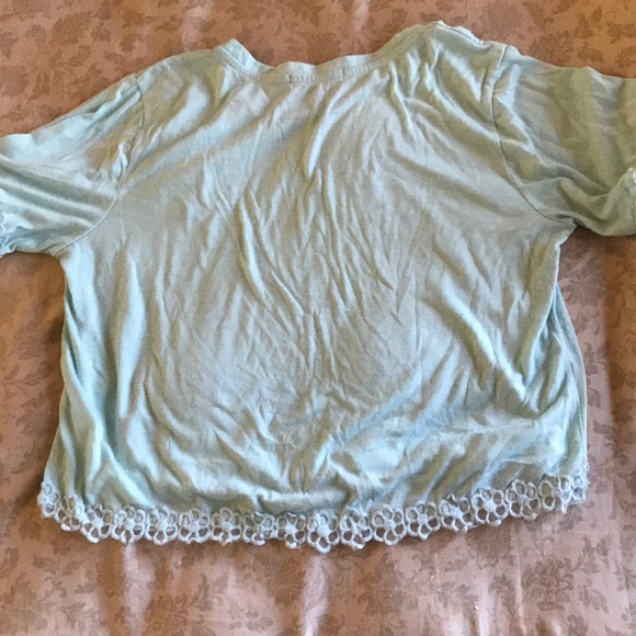 Sky blue crop with lace bottom - Picture 2 of 3