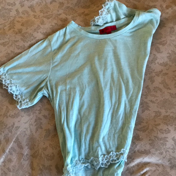 Sky blue crop with lace bottom - Picture 3 of 3