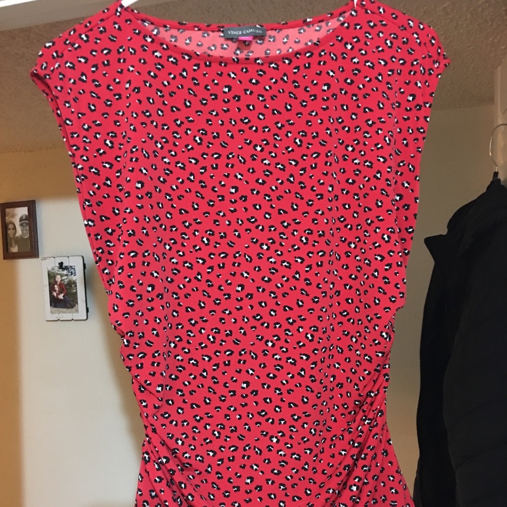 LIKE NEW VINCE CAMUTO TOP!