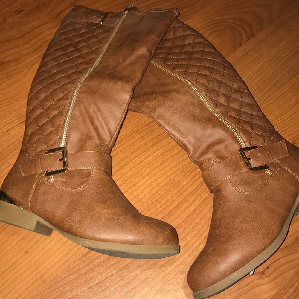 Brown zip up boots
