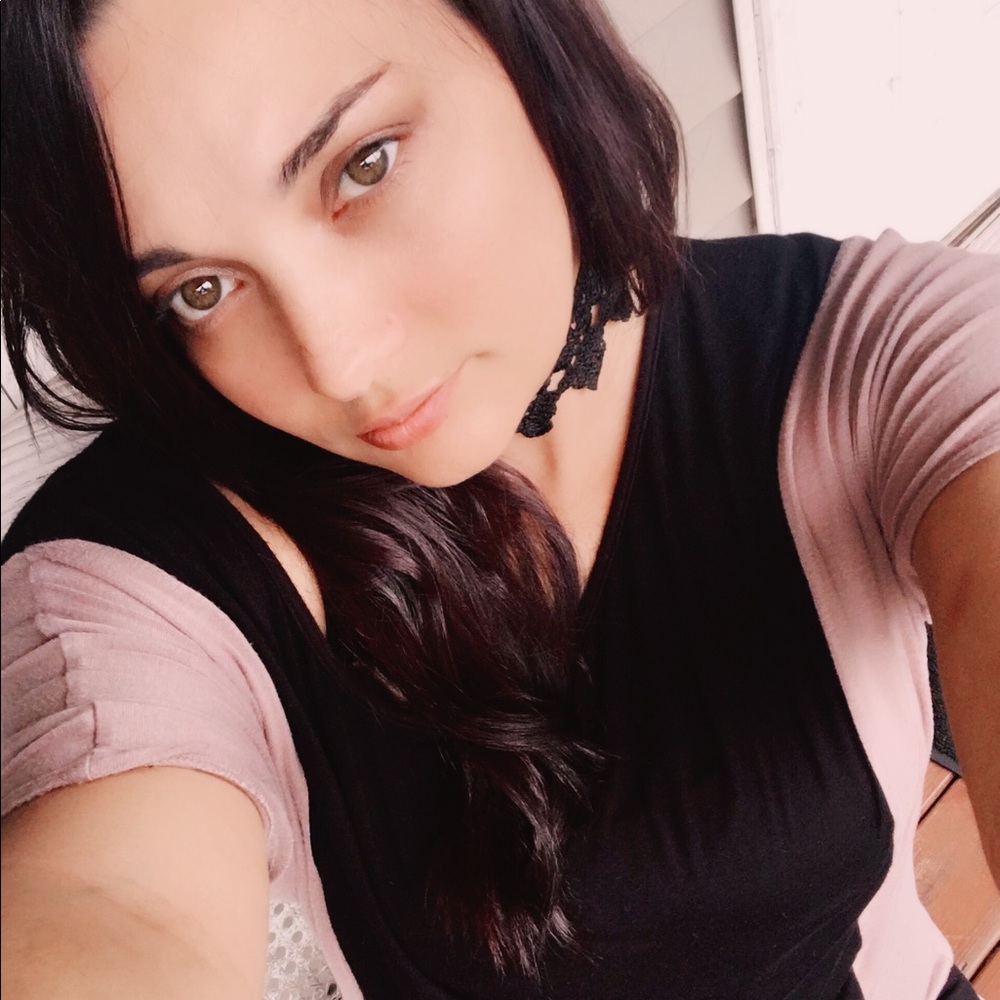 Meet your Posher, Crystal
