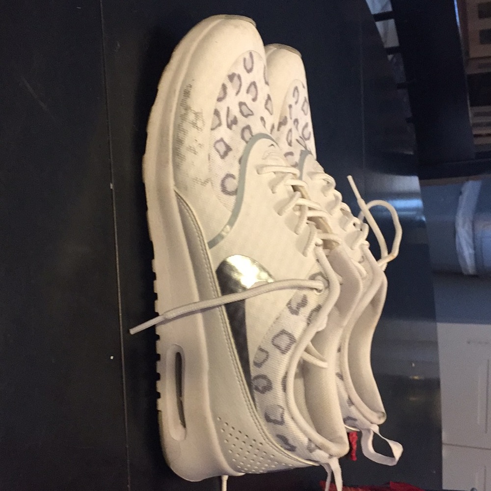 Size 10 Nike air max Thea