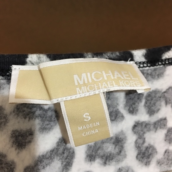 LIKE NEW (WITHOUT TAGS) MK TOP! - Picture 3 of 4