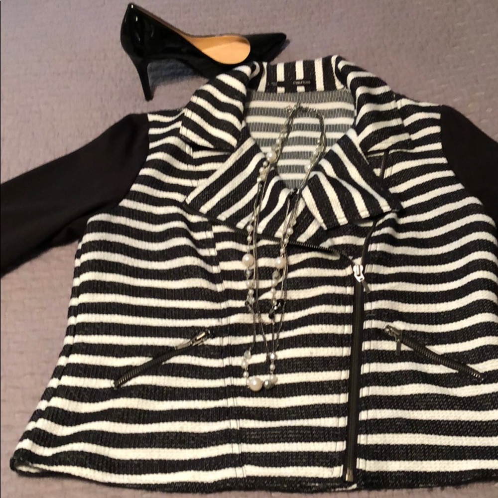Long sleeve zip up blazer