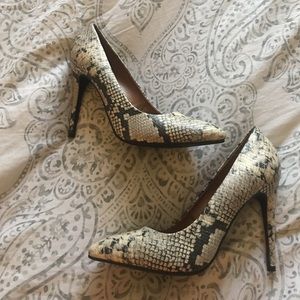 Snakeskin Pointed Toe Pumps