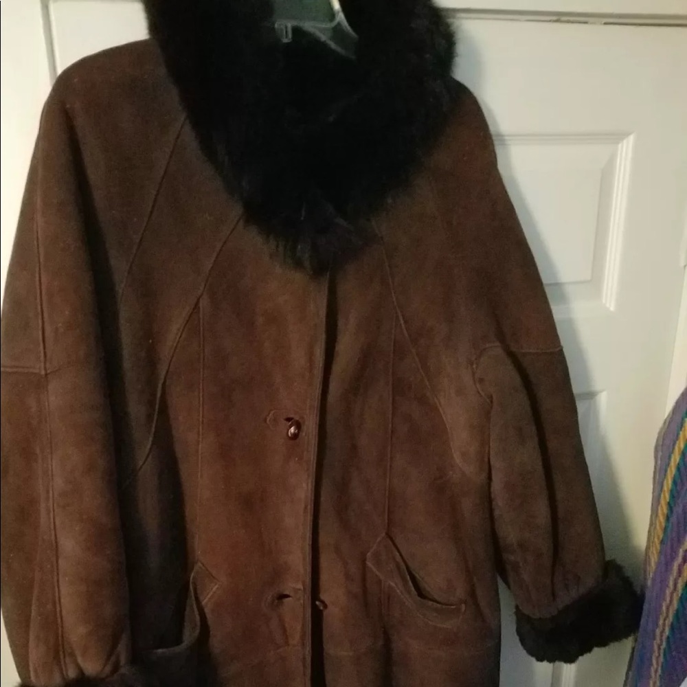 Genuine shearling coat. Imported from Spain