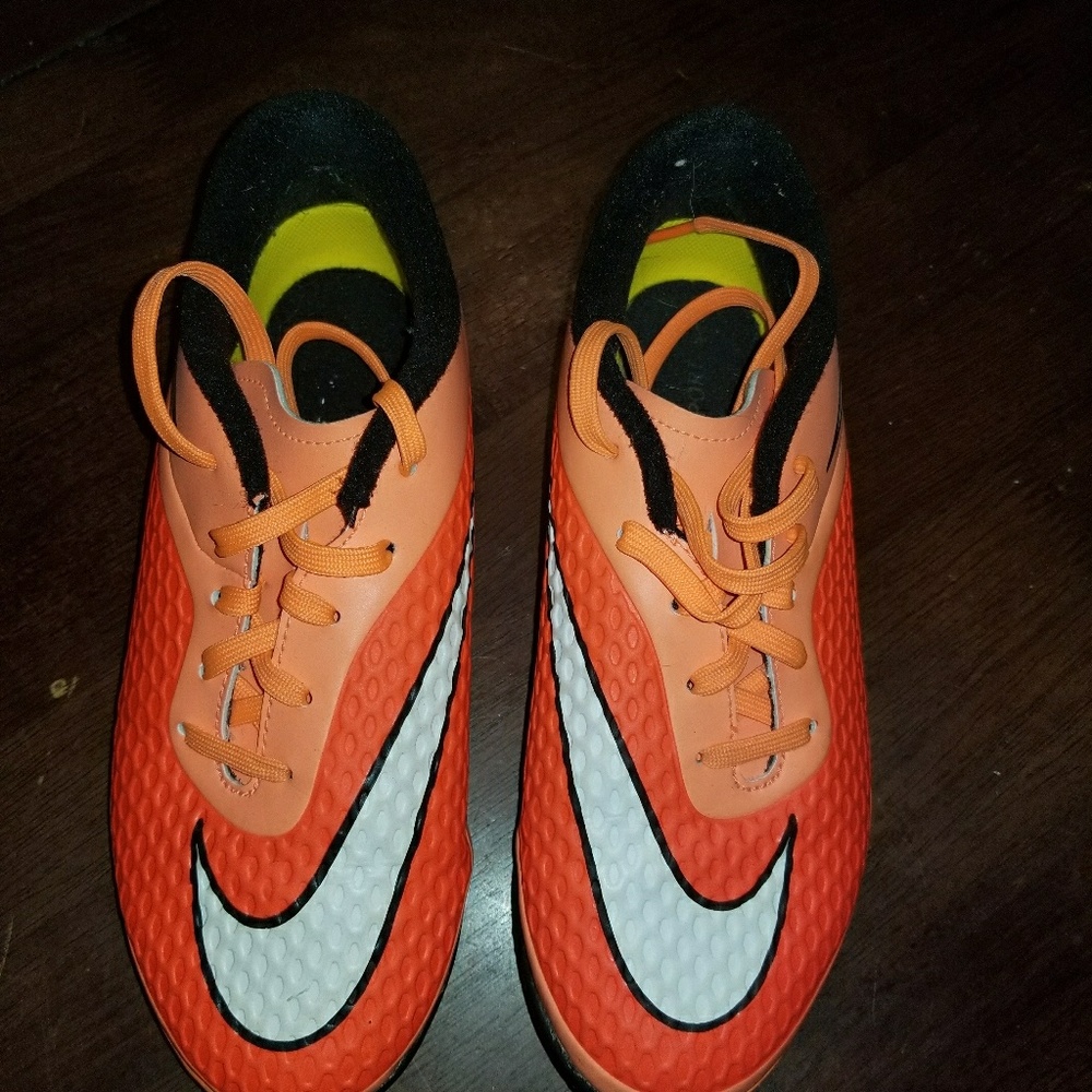 Kids indoor soccer shoes