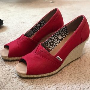 Red TOMS wedges, size 9