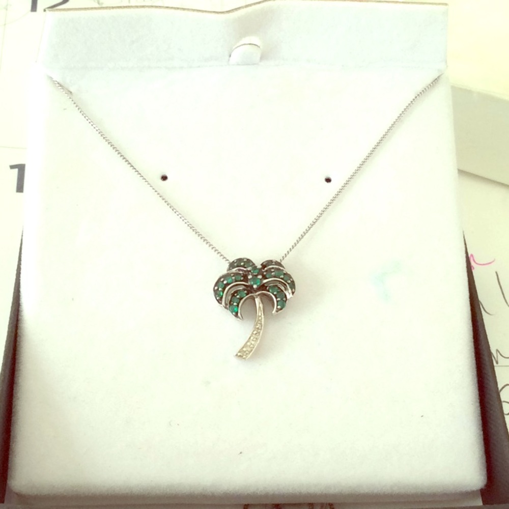 Emerald and diamond necklace palm tree