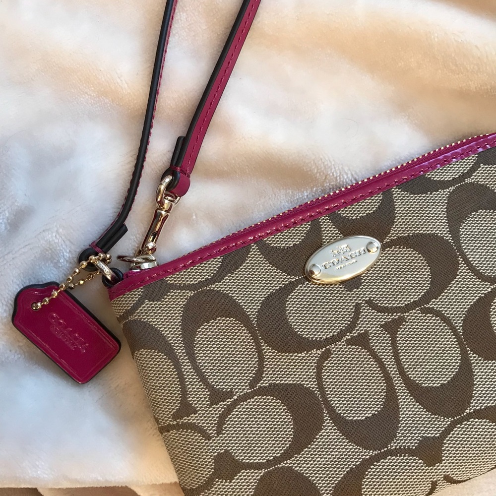 Coach wristlet - Picture 2 of 4