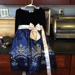 EUC Holiday Dress. Wore once or twice. Macy’s NYC