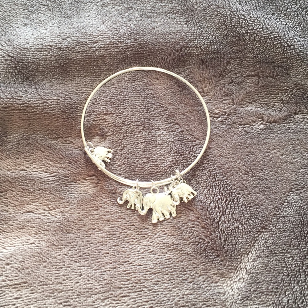 Elephant charms bangle bracelet