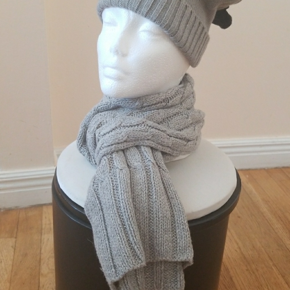 Banana Republic Women Grey/Silver Scarf