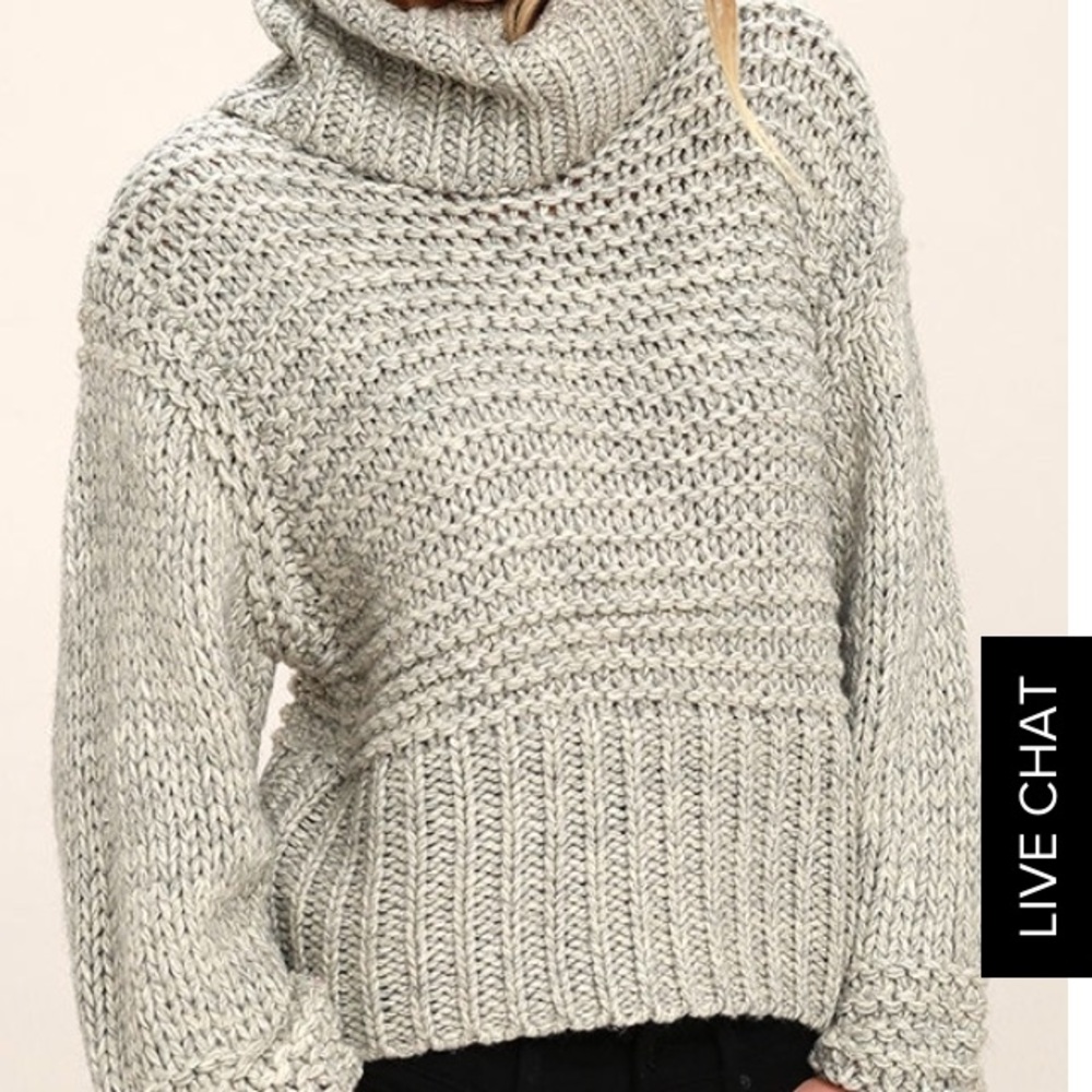Lulu’s heart to heart crop sweater