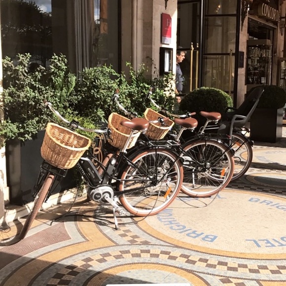 Meet your Posher, Miss - Picture 1 of 1