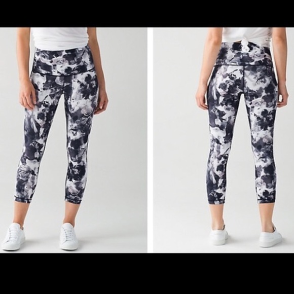 lululemon athletica Pants - Lululemon Wunder Under Crops