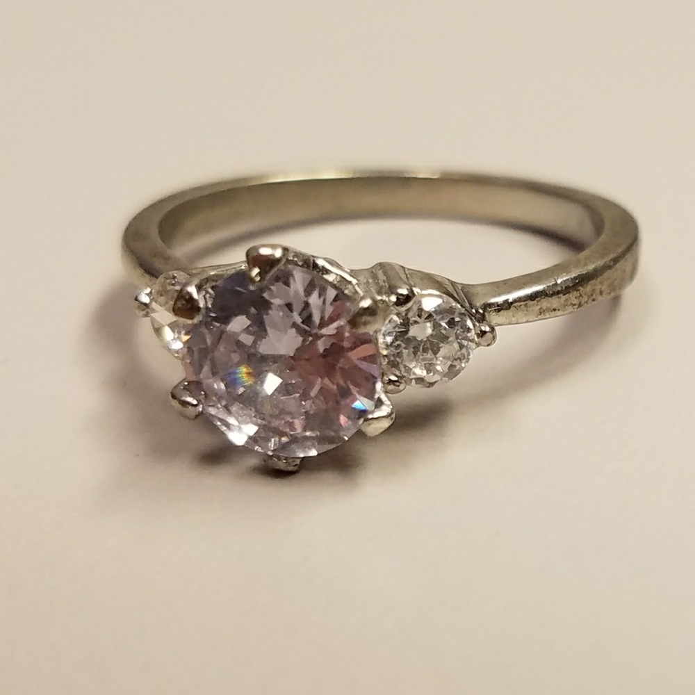 Purple tinted fashion diamond ring