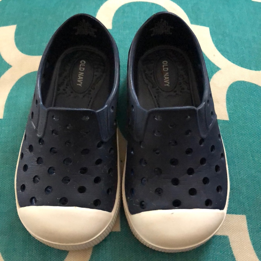 Old Navy infant boy crocs