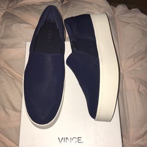 Vince Warren Sneaker in Deep Blue: size 8