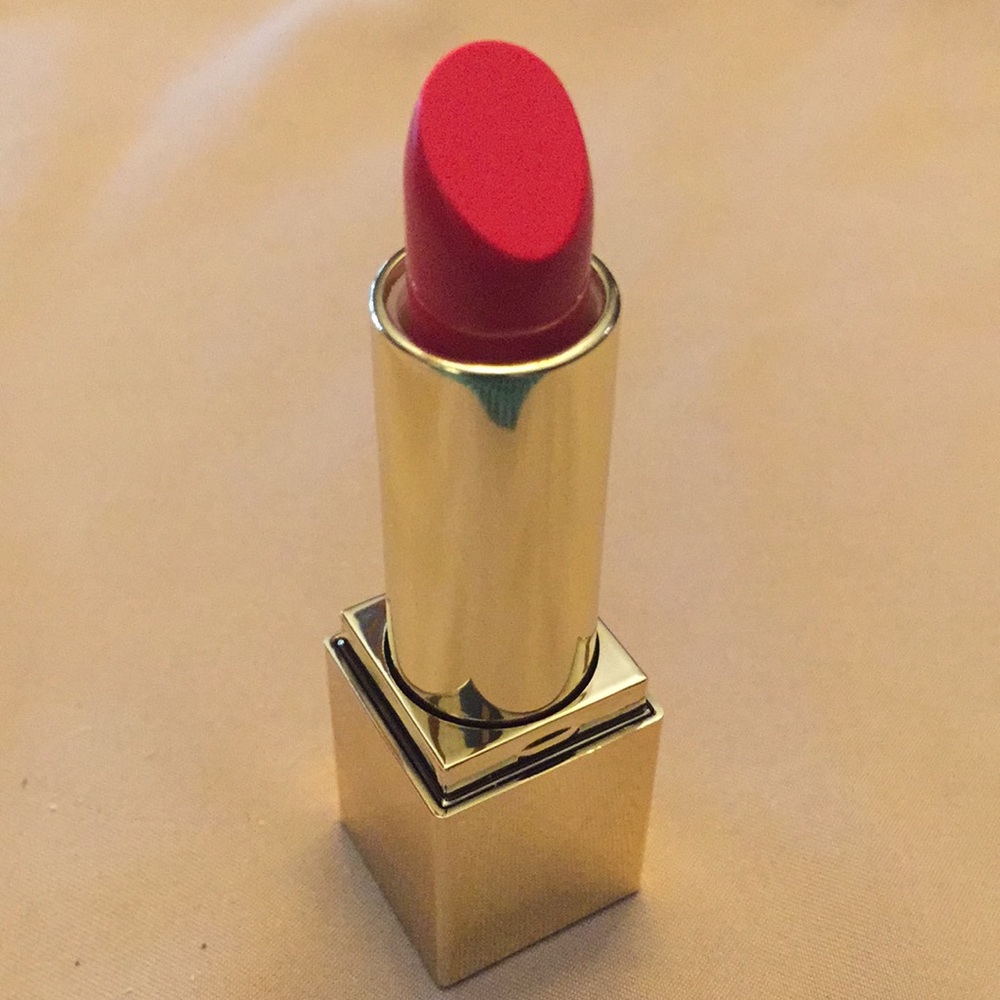 Este Lauder lipstick