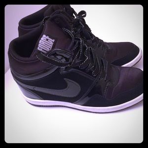 Nike wedge Sneaker*Offers Welcome *