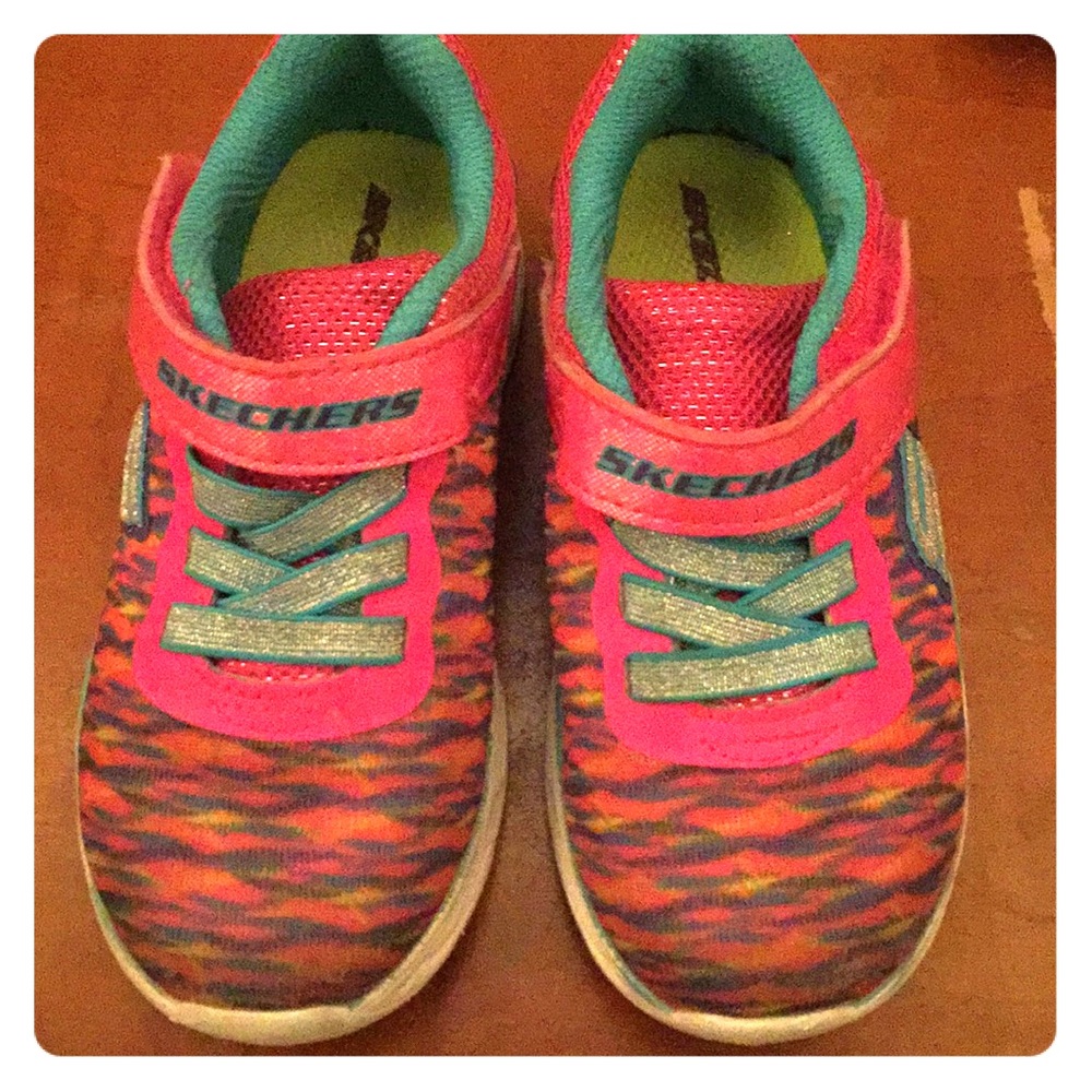 Sketchers sneakers