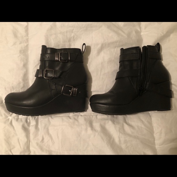 Yellow Box Shoes - Wedge boots 7 1/2 by Yellow box
