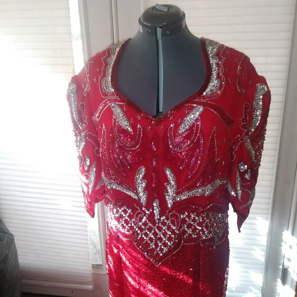 Red rose sequin formal, featuring a high slit - Picture 3 of 5