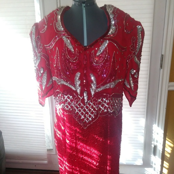 Red rose sequin formal, featuring a high slit - Picture 4 of 5