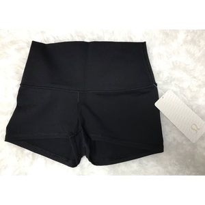 ♥️FLASH SALE♥️NWT Lululemon Boogie Roll Down Short