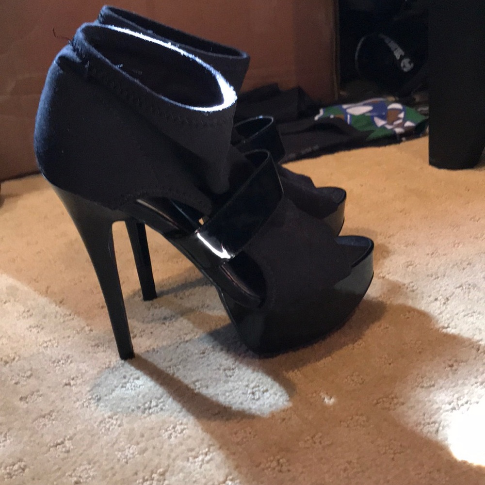 Black platform