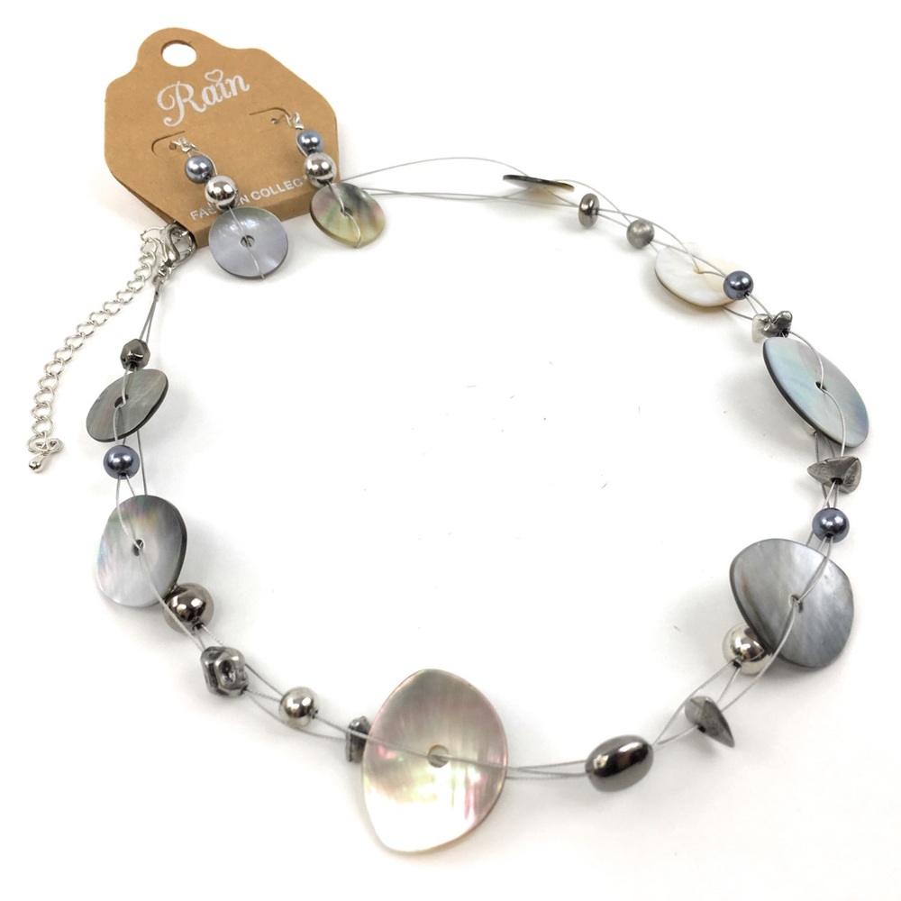 Necklace and earrings set
