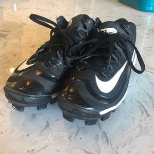Nike Football cleats size 3 boys.
