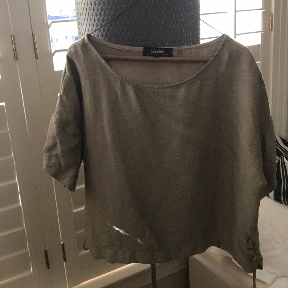 Adorable Top. - Picture 3 of 3