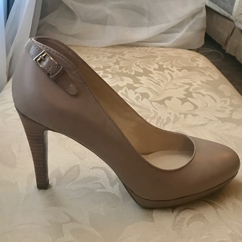 NWOB Franco Sarto pumps