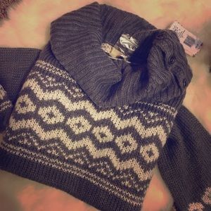 NWT!  Grey and white Bell sleeved, Cowl Neck