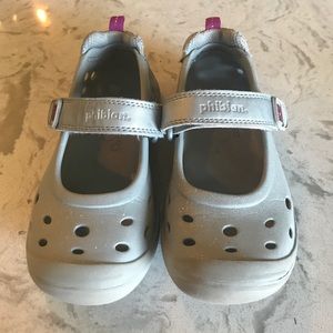 Stride rite Made 2 play phibian shoes size 11.