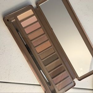 Ellen Tracy Eyeshadow Palette Nudity New in Box