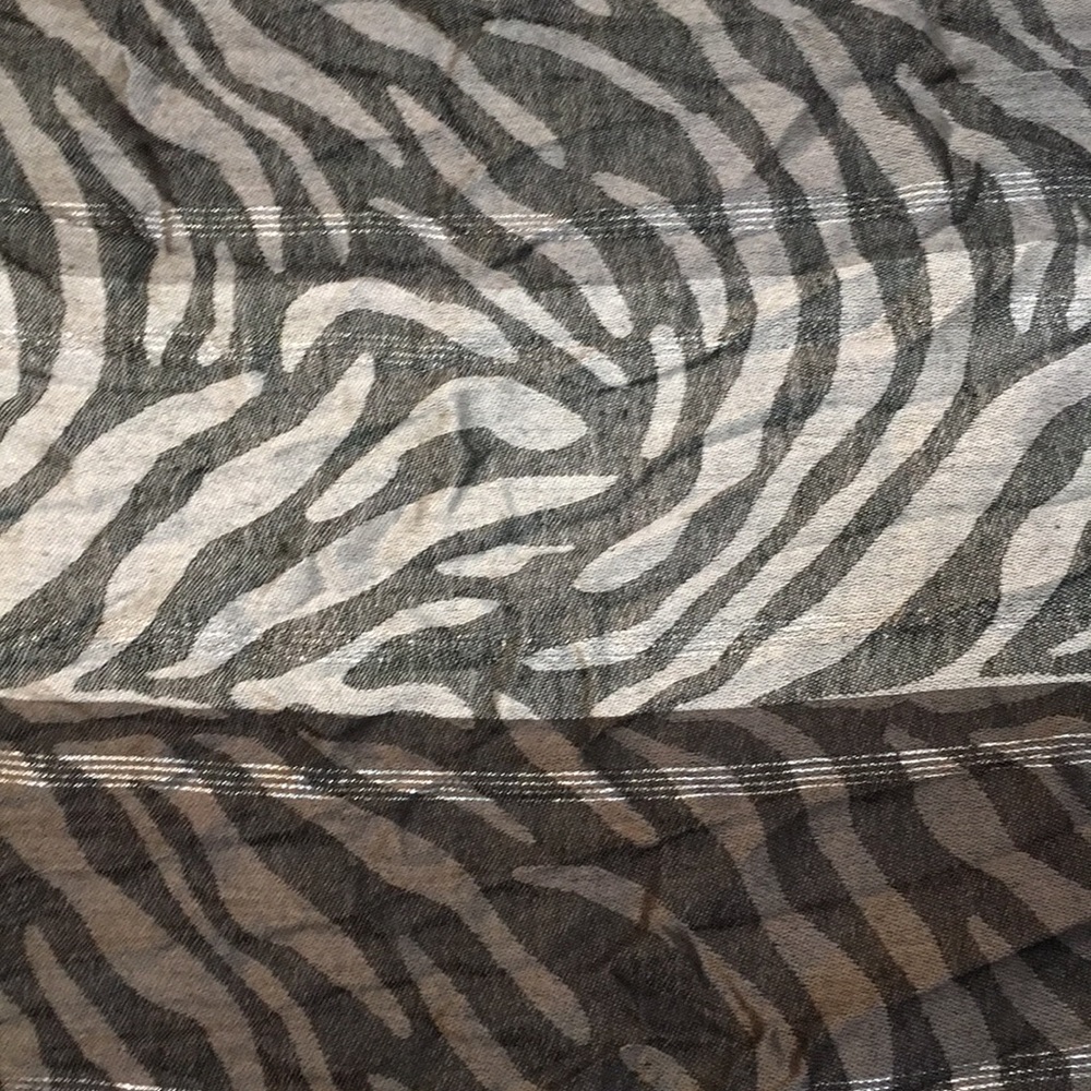 Animal print scarf - Picture 2 of 5