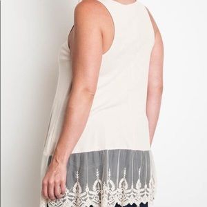 Ribbed tank with lace trim