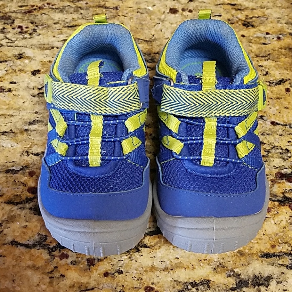 Oshkosh toddler size 8 shoes
