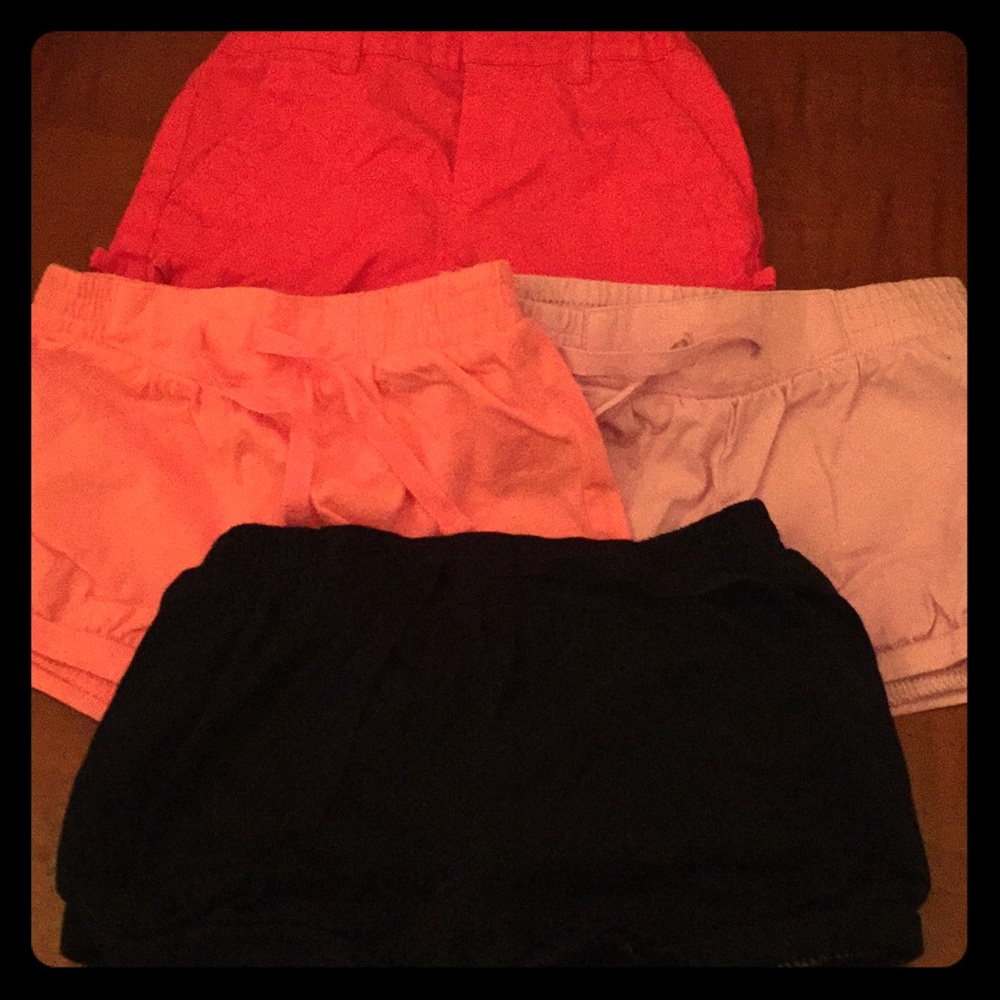 4 pairs of Gap shorts
