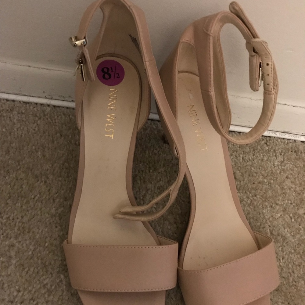 Nine West - Picture 2 of 4