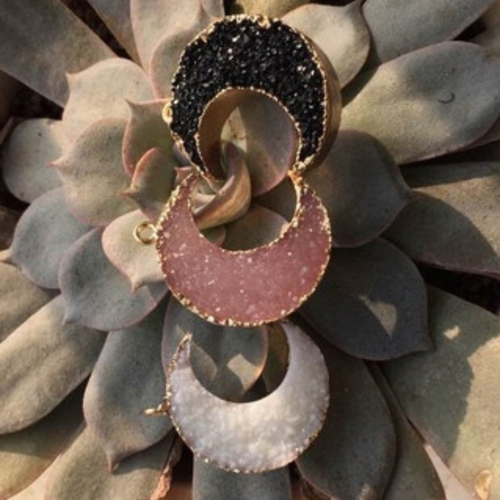 ♦️Final $♦️ White Druzy Moon Necklace - Picture 3 of 3