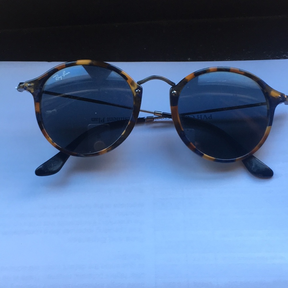 Ray ban sunglasses round fleck