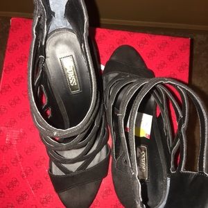Black strappy Guess Hills