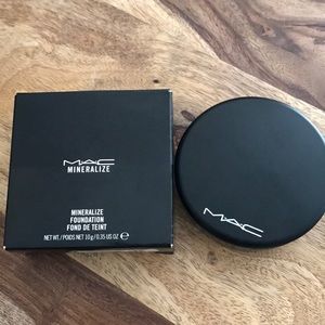 Mac Mineral Foundation NW20