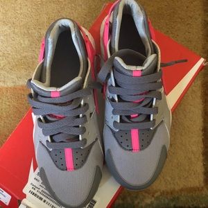 NIKE HUARACHE RUN girls shoes!
